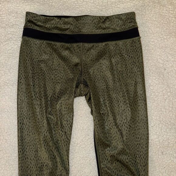 Lululemon Women’s Inspire Crop II Leggings Olive Black Size 6 EUC - Picture 3 of 11